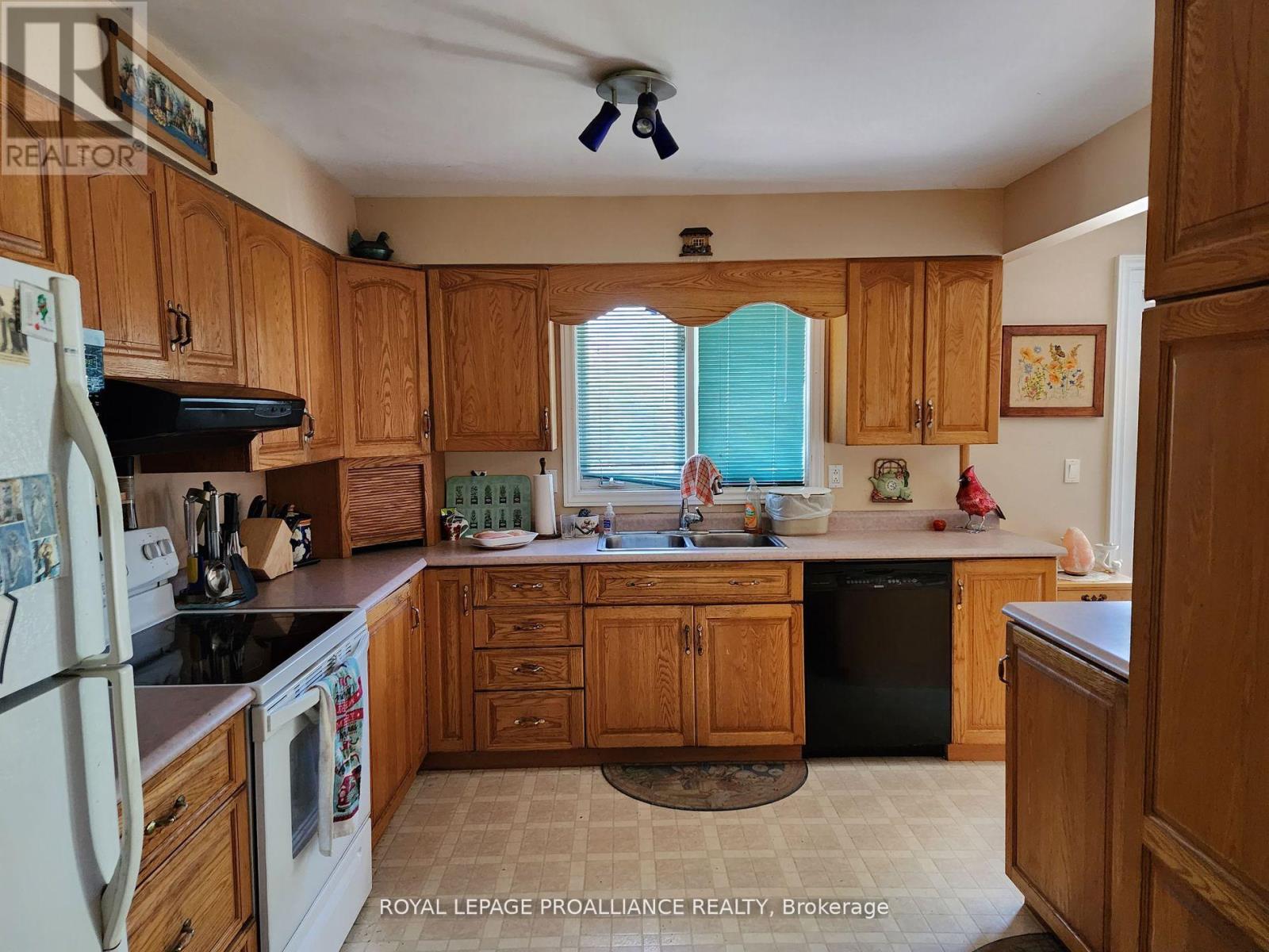 31 Harbourview Cres, Prince Edward County, Ontario  K0K 3L0 - Photo 10 - X8054452