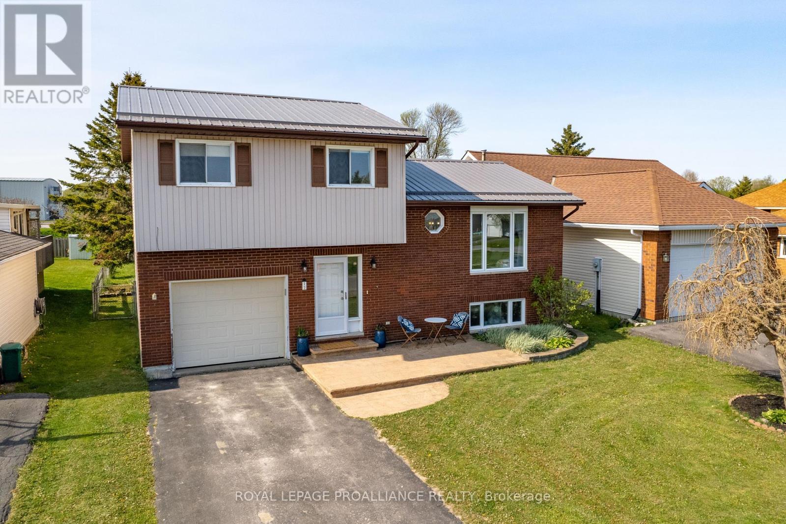 12 First Ave, Prince Edward County, Ontario  K0K 3L0 - Photo 3 - X8208616